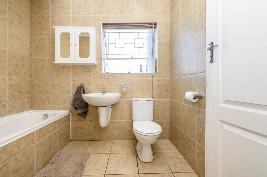 4 Bedroom Property for Sale in Charlo Eastern Cape